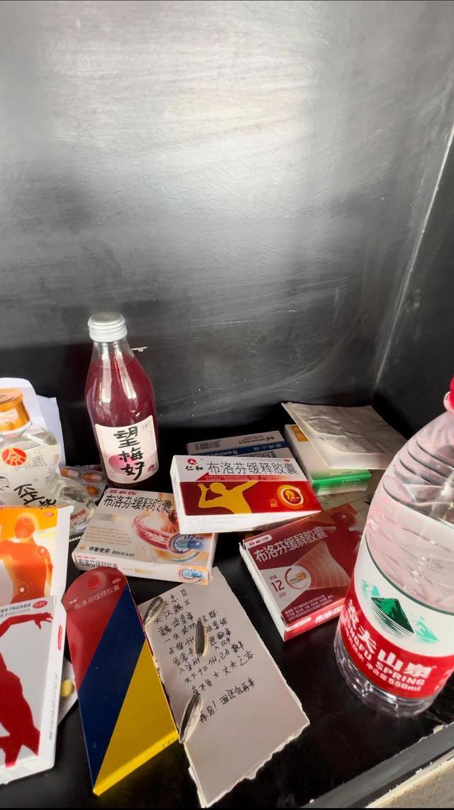 游客给曹操送布洛芬治头疼，网友：因为丞相生性多疑，需有人试吃
