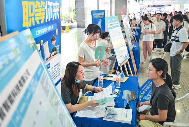 半年经济大考成绩单透露哪些信号 韧性与动力并存